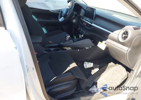 2024 Kia Forte Lxs z USA, uszkodzony, nr VIN 3KPF24AD4RE716532